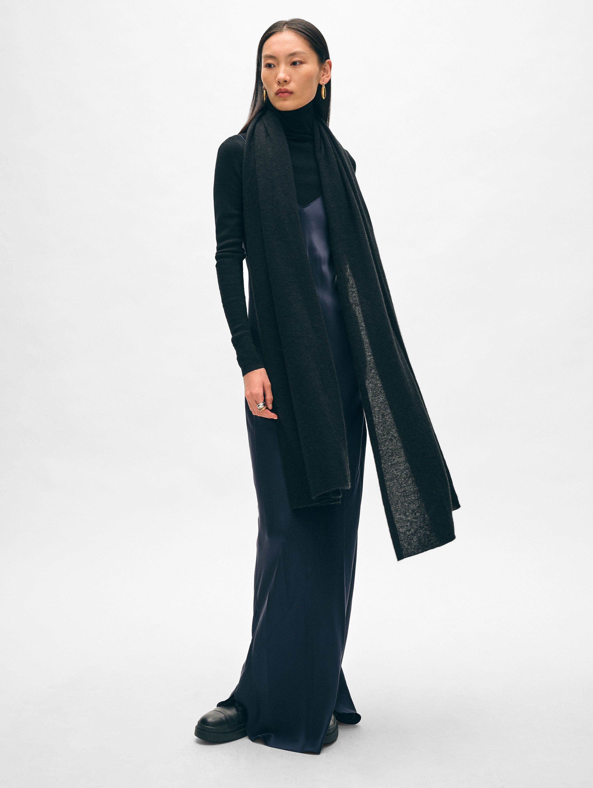 Cashmere Travel Wrap in Navy