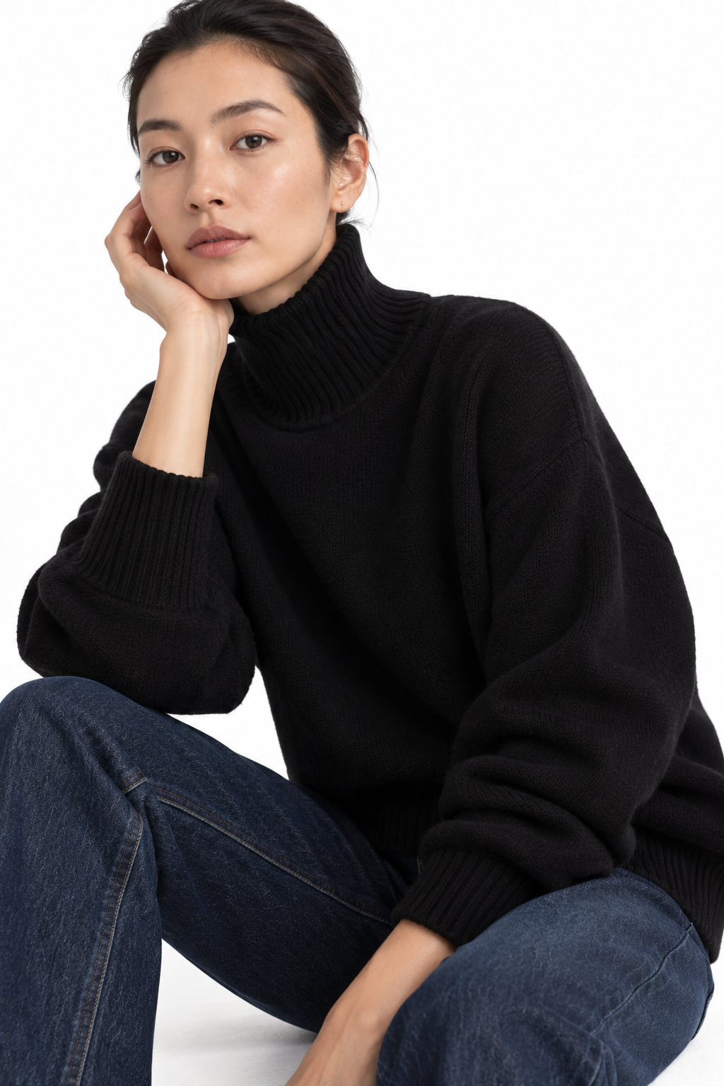 Oversized Cashmere Standneck Sweater in Black