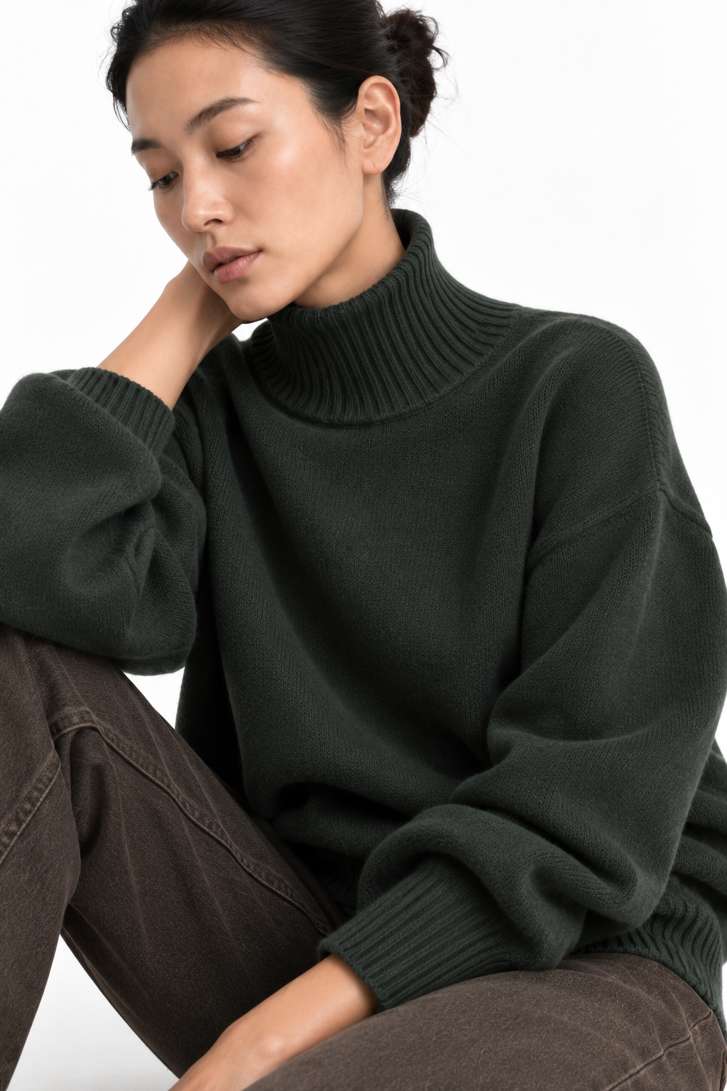 Oversized Cashmere Standneck Sweater in Deep Olive