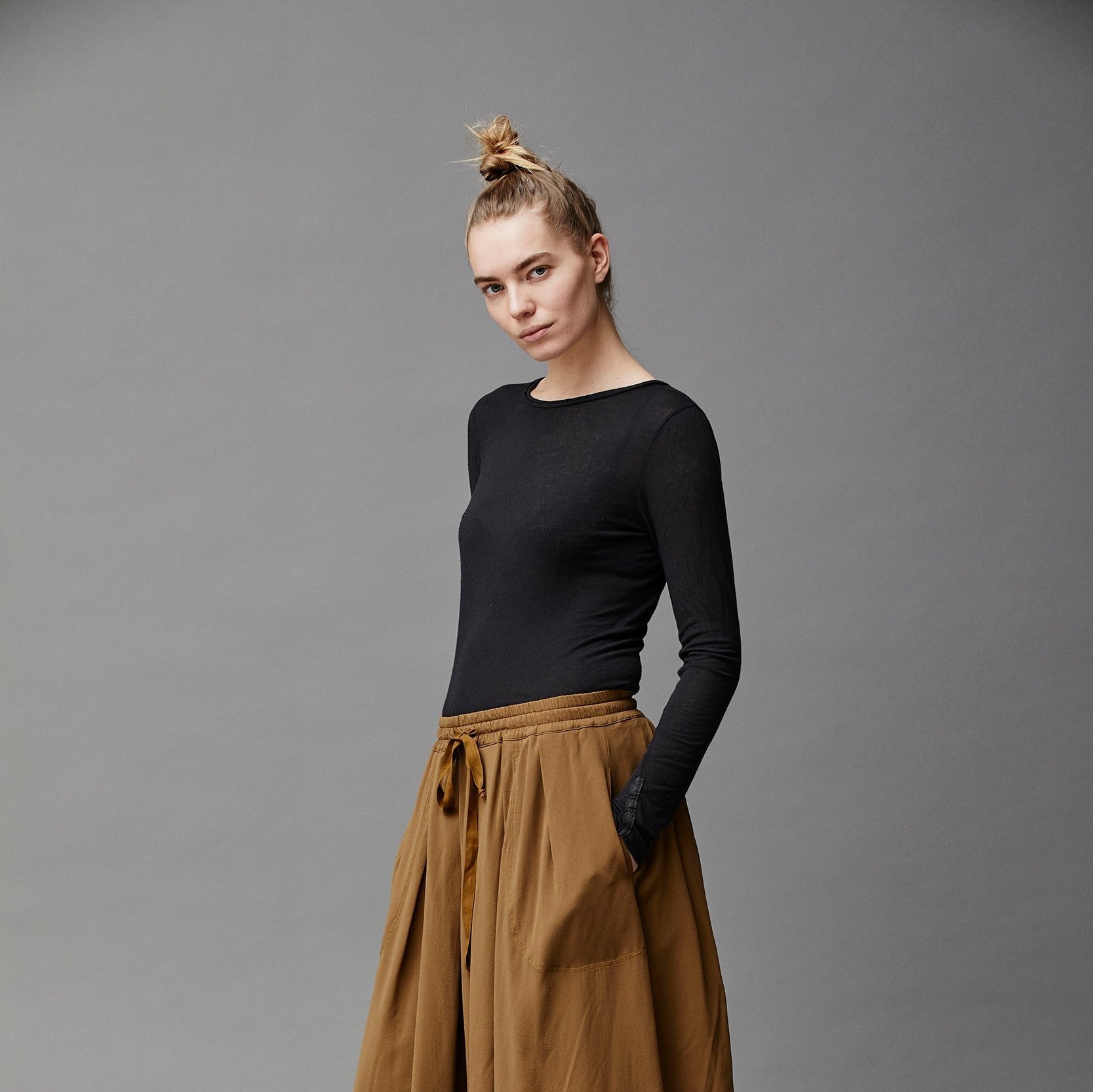 Cotton Cashmere Long Sleeve T-Shirt in Black