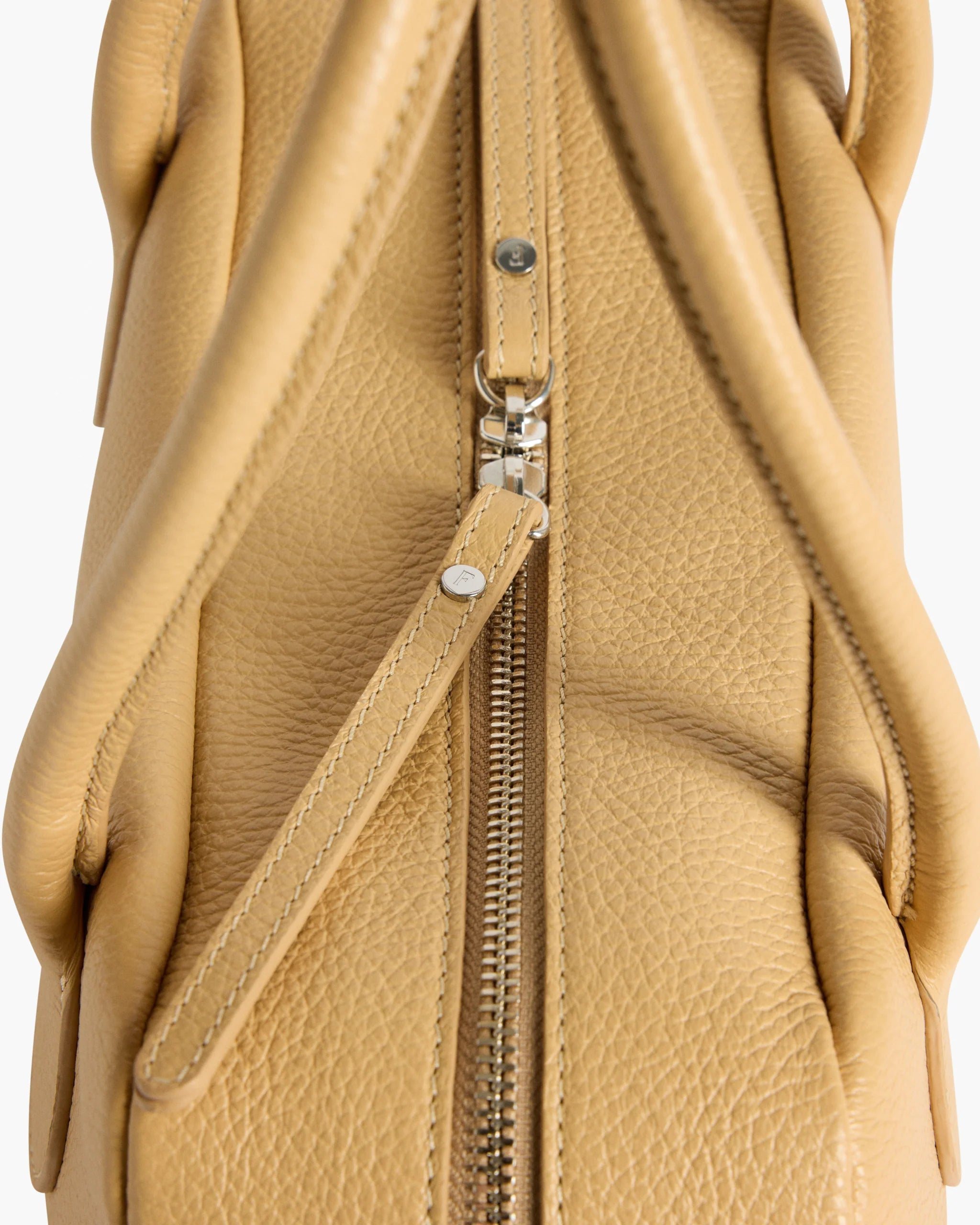Leia Shoulder Bag in Grained Leather Biscotti