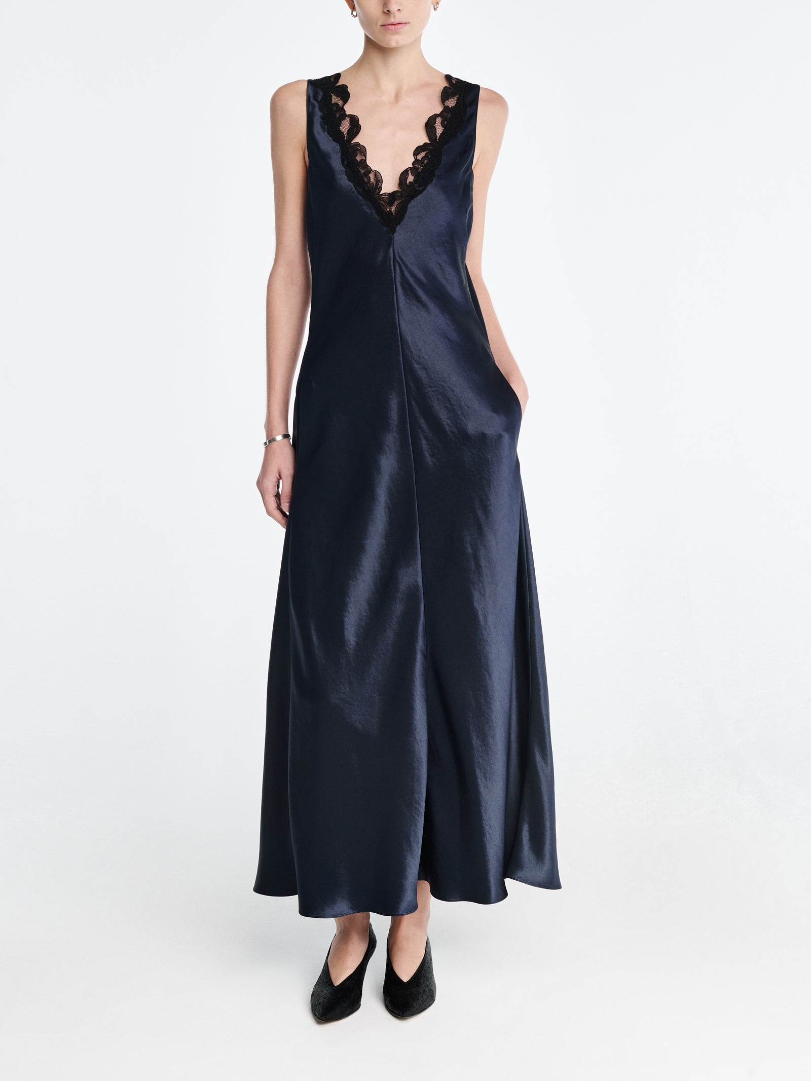 Lace V-Neck Dress in Black/Navy