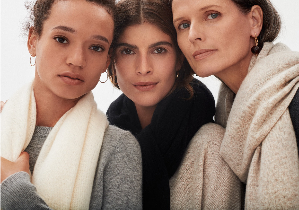 Cashmere Travel Wrap in Black