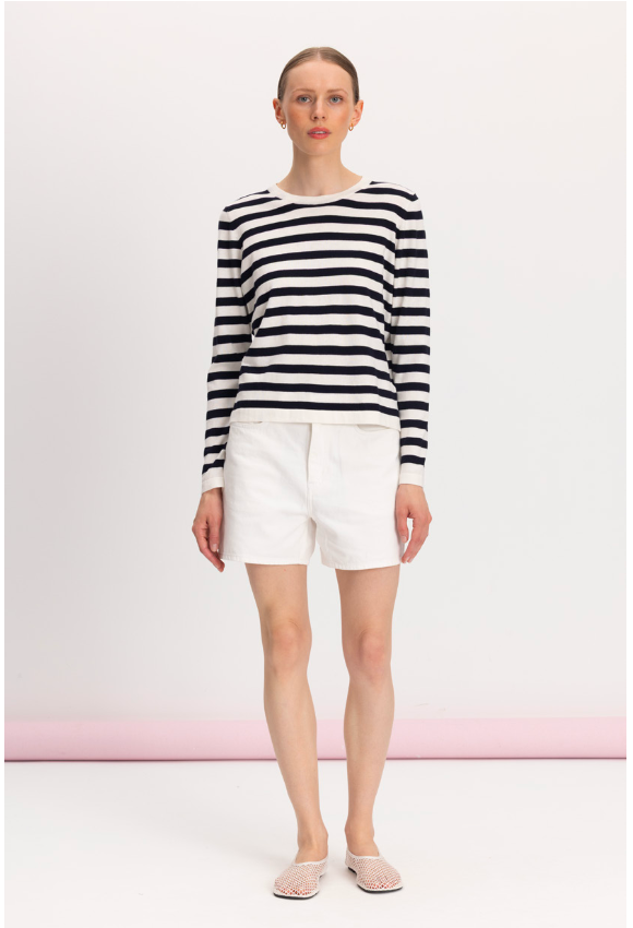 Long Sleeve Striped Crew Neck T-Shirt in Fleur De Sel/ Deep Night