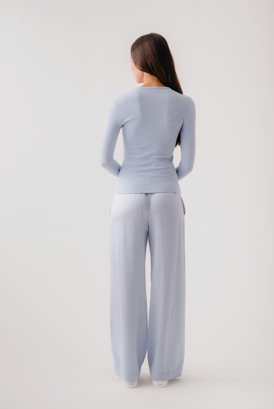 Quincy Long Sleeve Fitted Crewneck Tee in Whisper