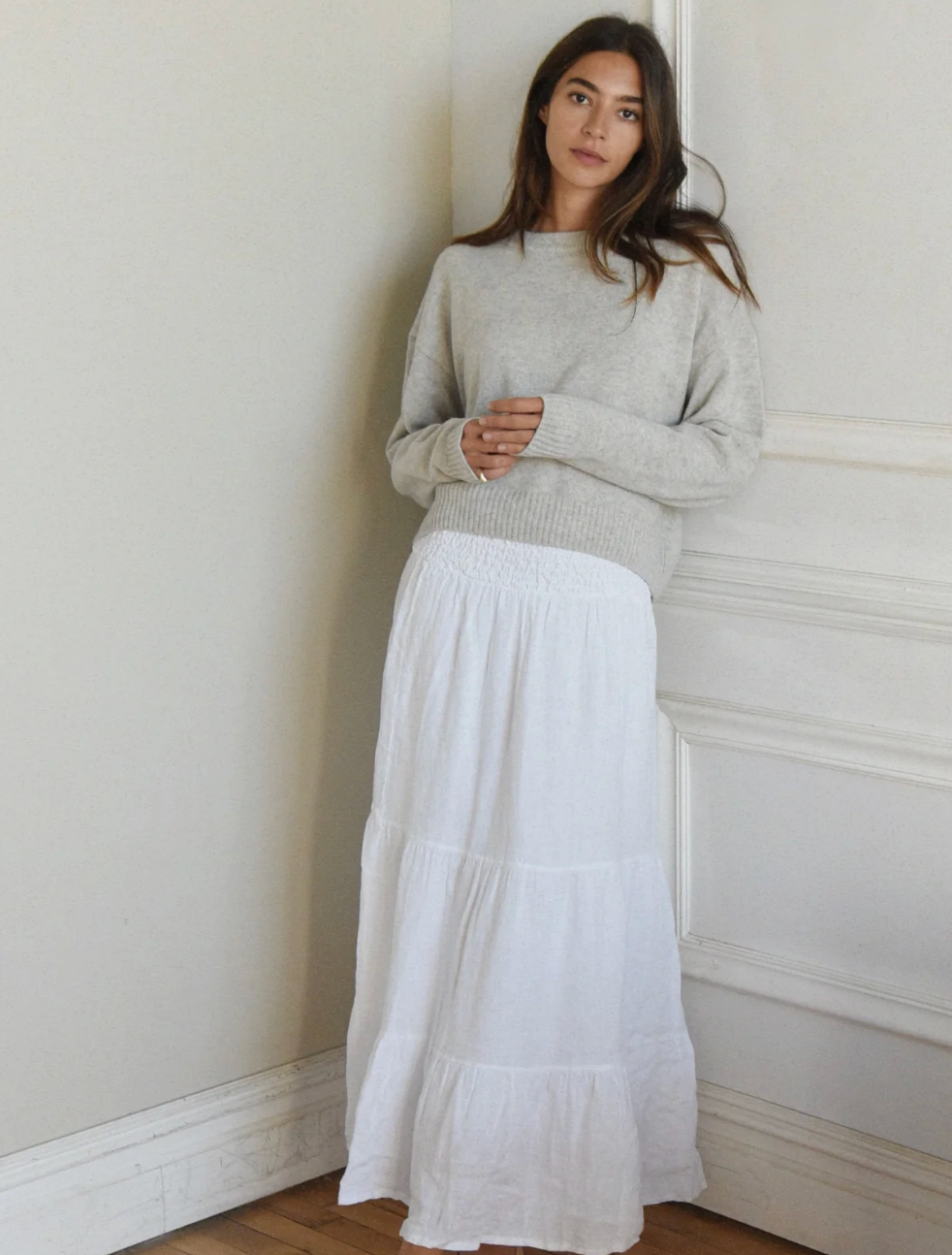 The Cashmere Malaya Crew Neck in Pebble