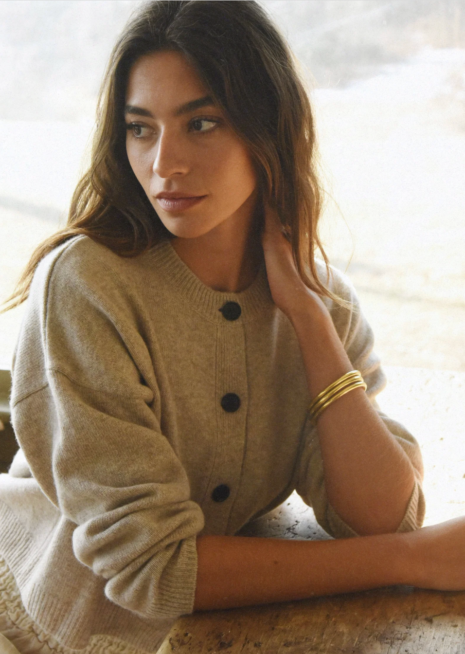 The Cashmere Kaia Cropped Cardigan in Sand