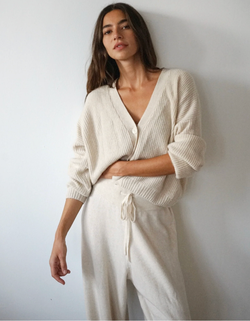 The Cashmere Muma Cropped Cardigan in Moon