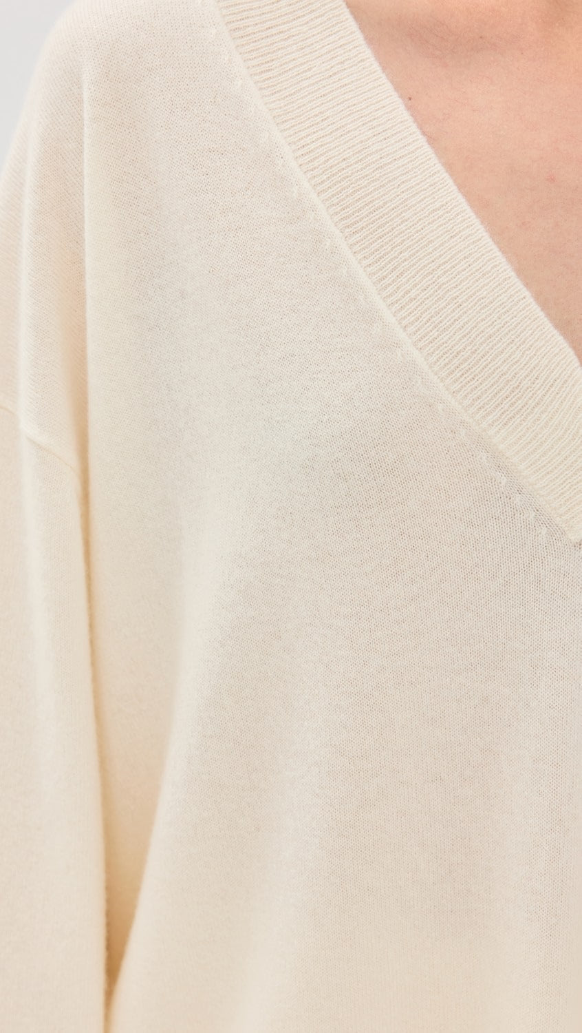 Nylah Cashmere Boyfriend V-Neck in Gardenia