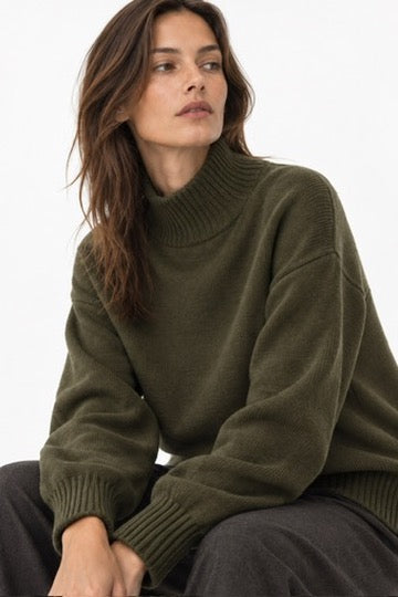 Oversized Cashmere Standneck Sweater in Deep Olive
