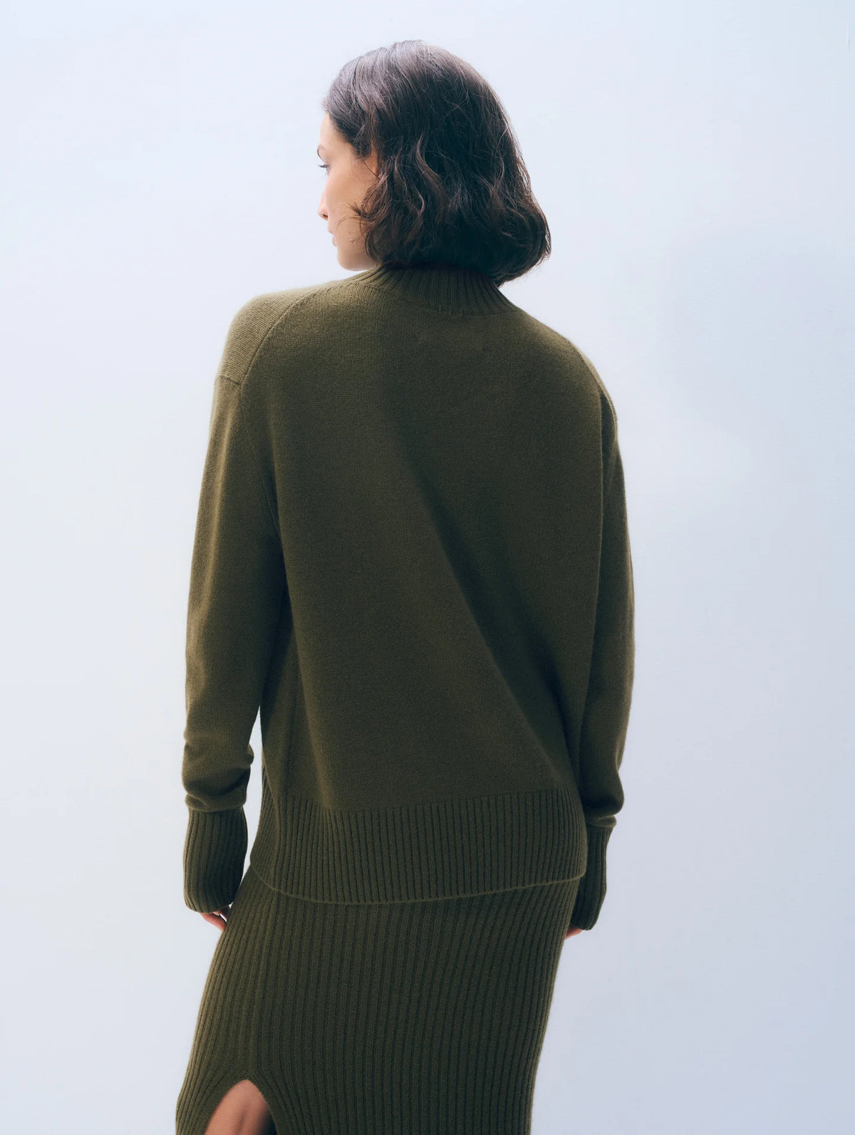 Oversized Cashmere Standneck Sweater in Deep Olive