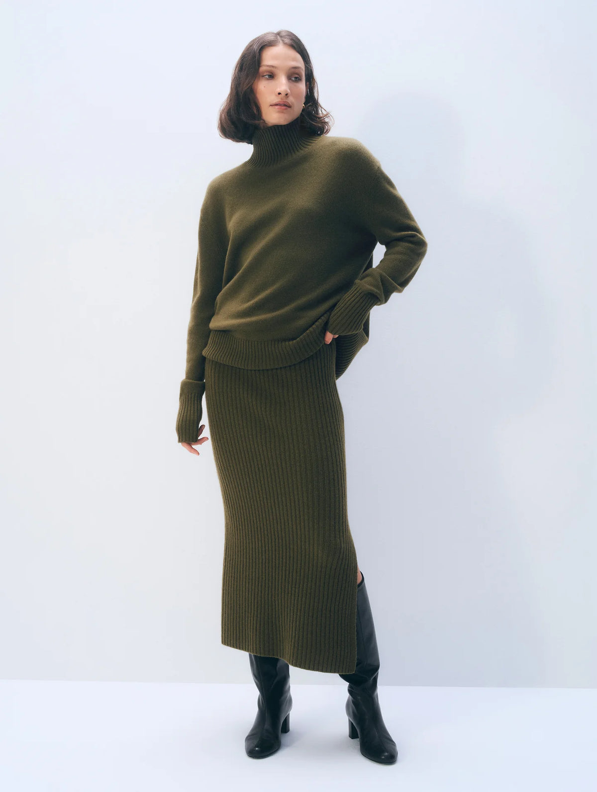 Oversized Cashmere Standneck Sweater in Deep Olive