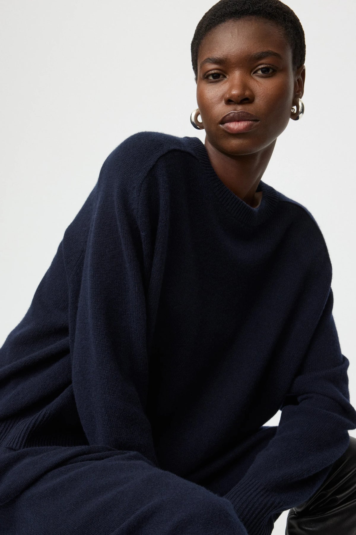 Boyfriend Cashmere Crewneck in Navy