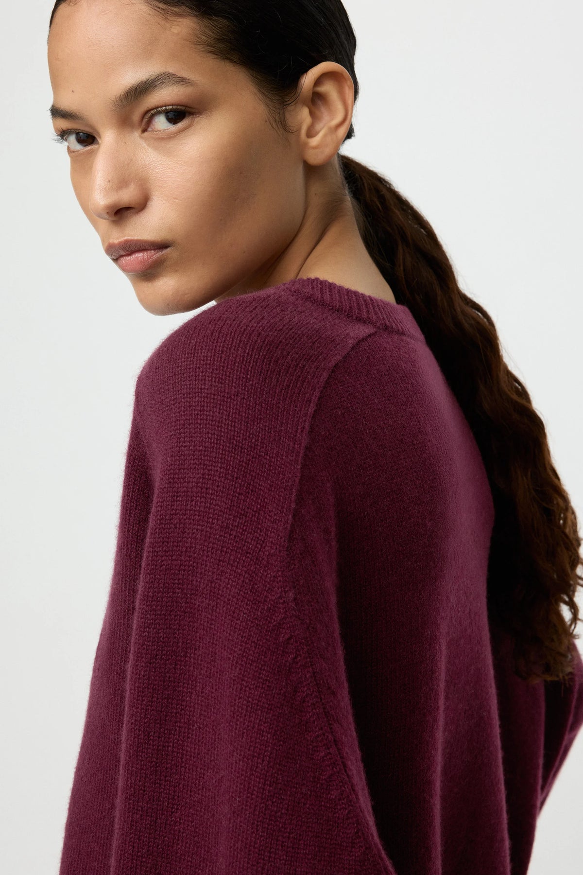 Boyfriend Cashmere Crewneck in Bordeaux