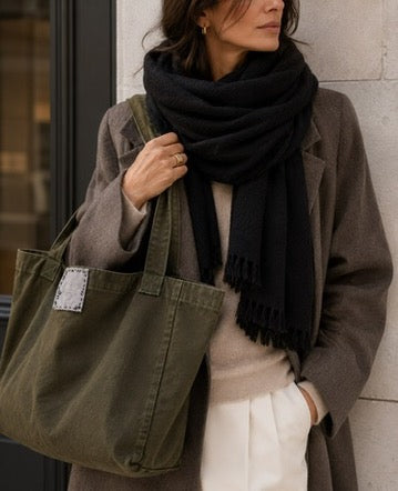 Classic Weight Cashmere Shawl 710 in Black