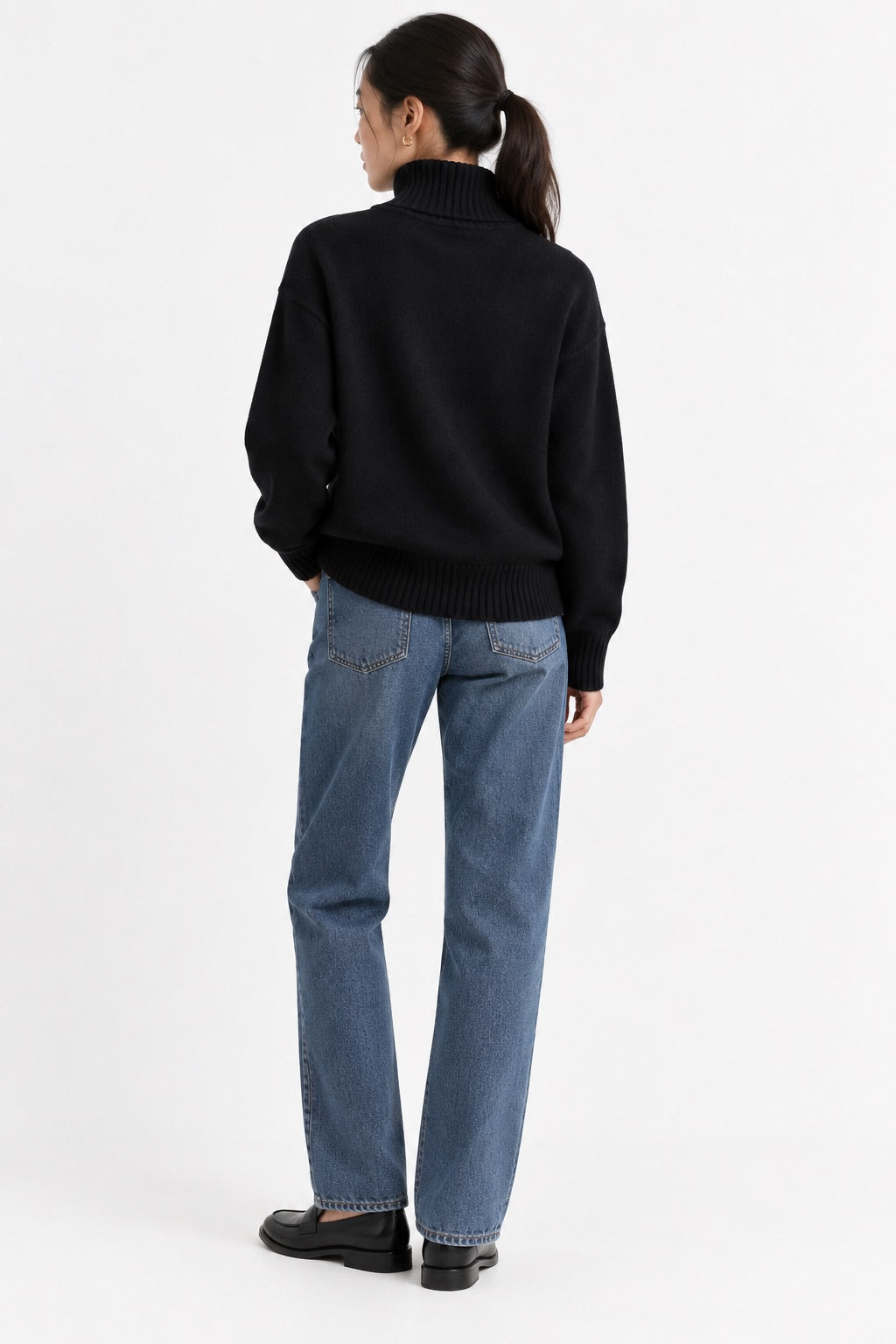 Oversized Cashmere Standneck Sweater in Black