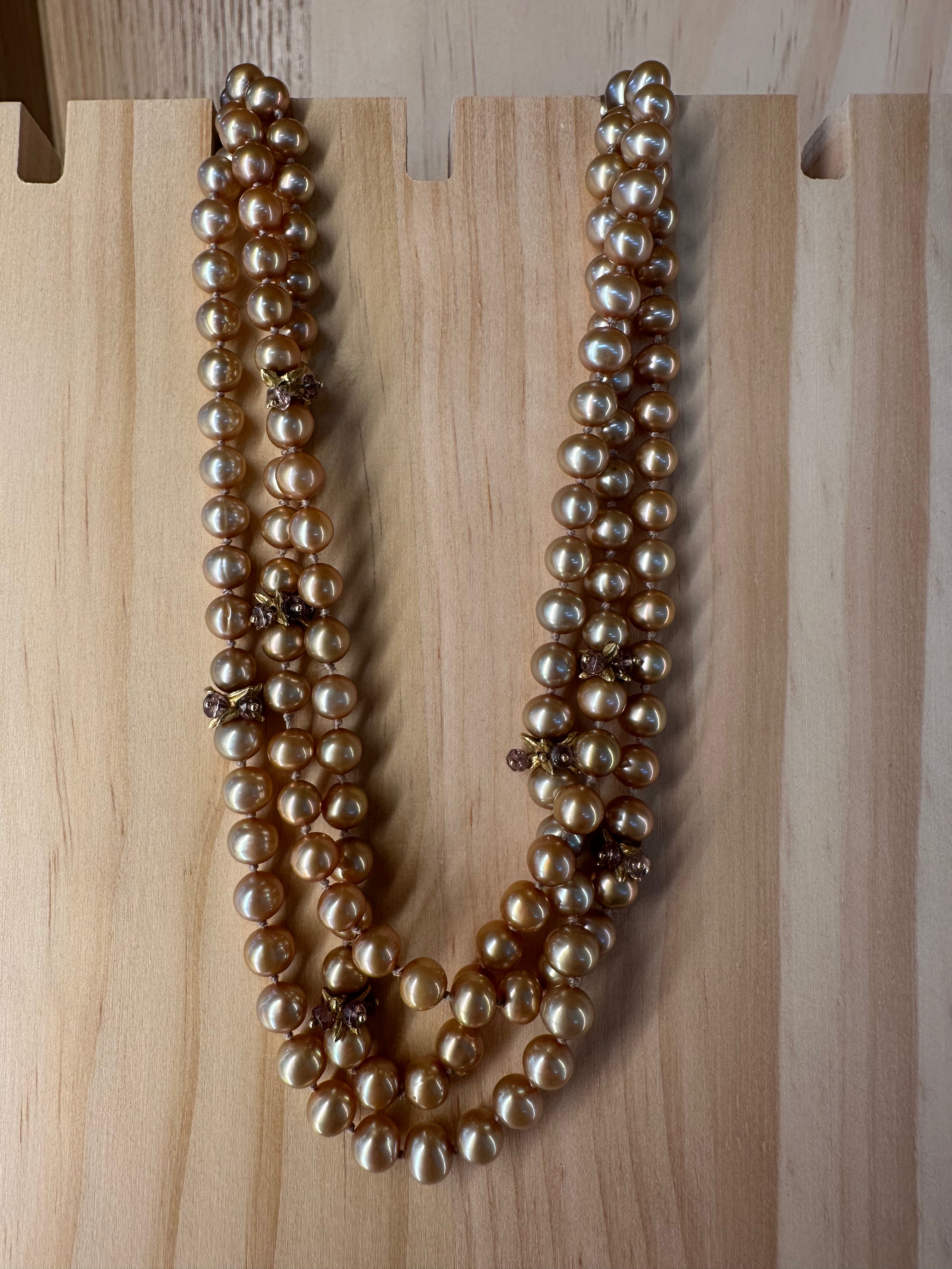Triple strand of pearls with nougats