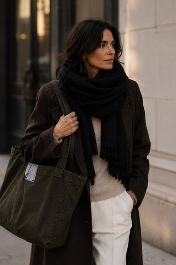 Classic Weight Cashmere Shawl 710 in Black
