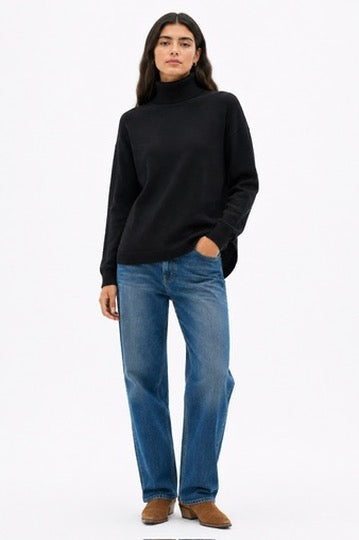 Basic Turtleneck in Black