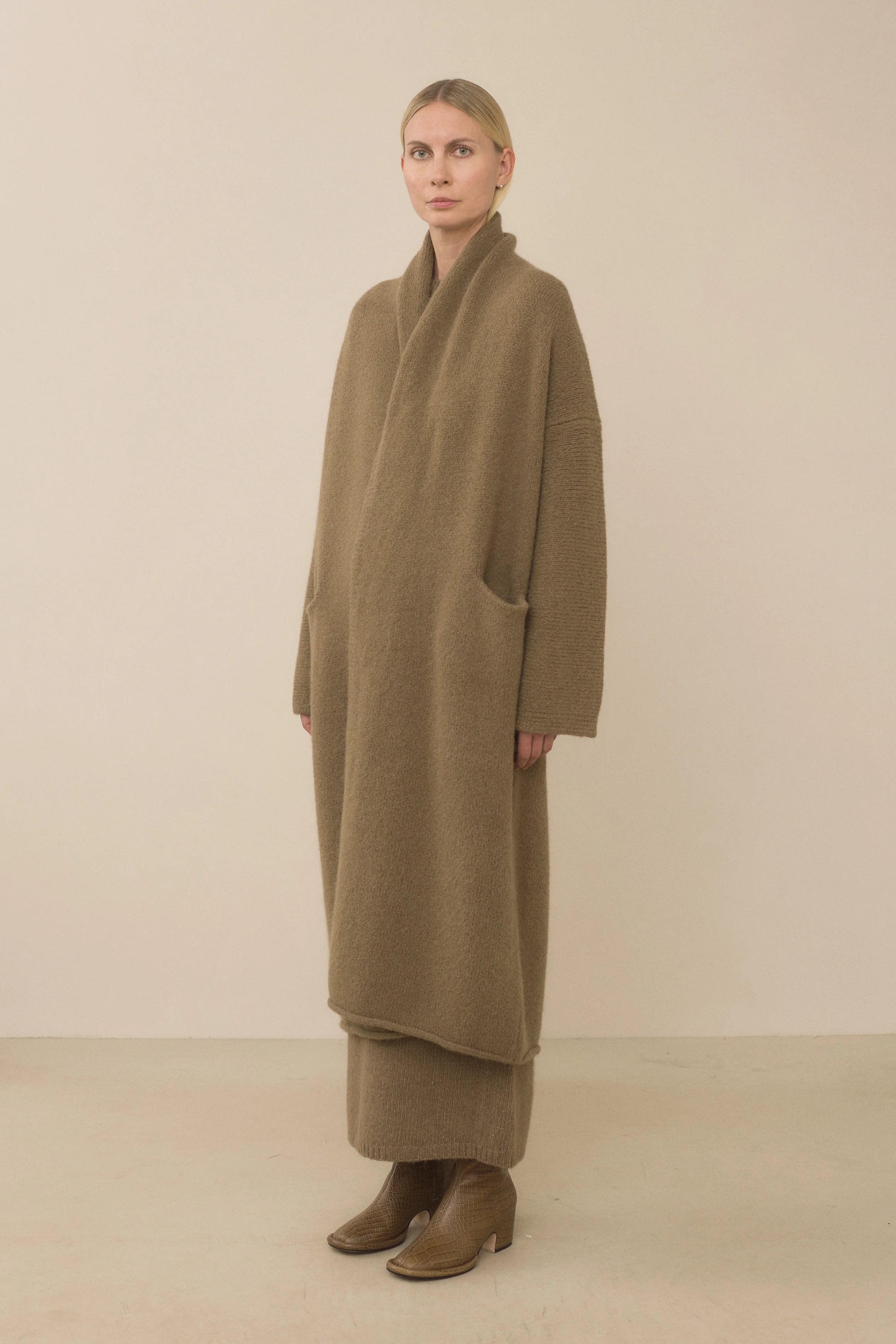 Long Shawl Cardigan in Tobacco