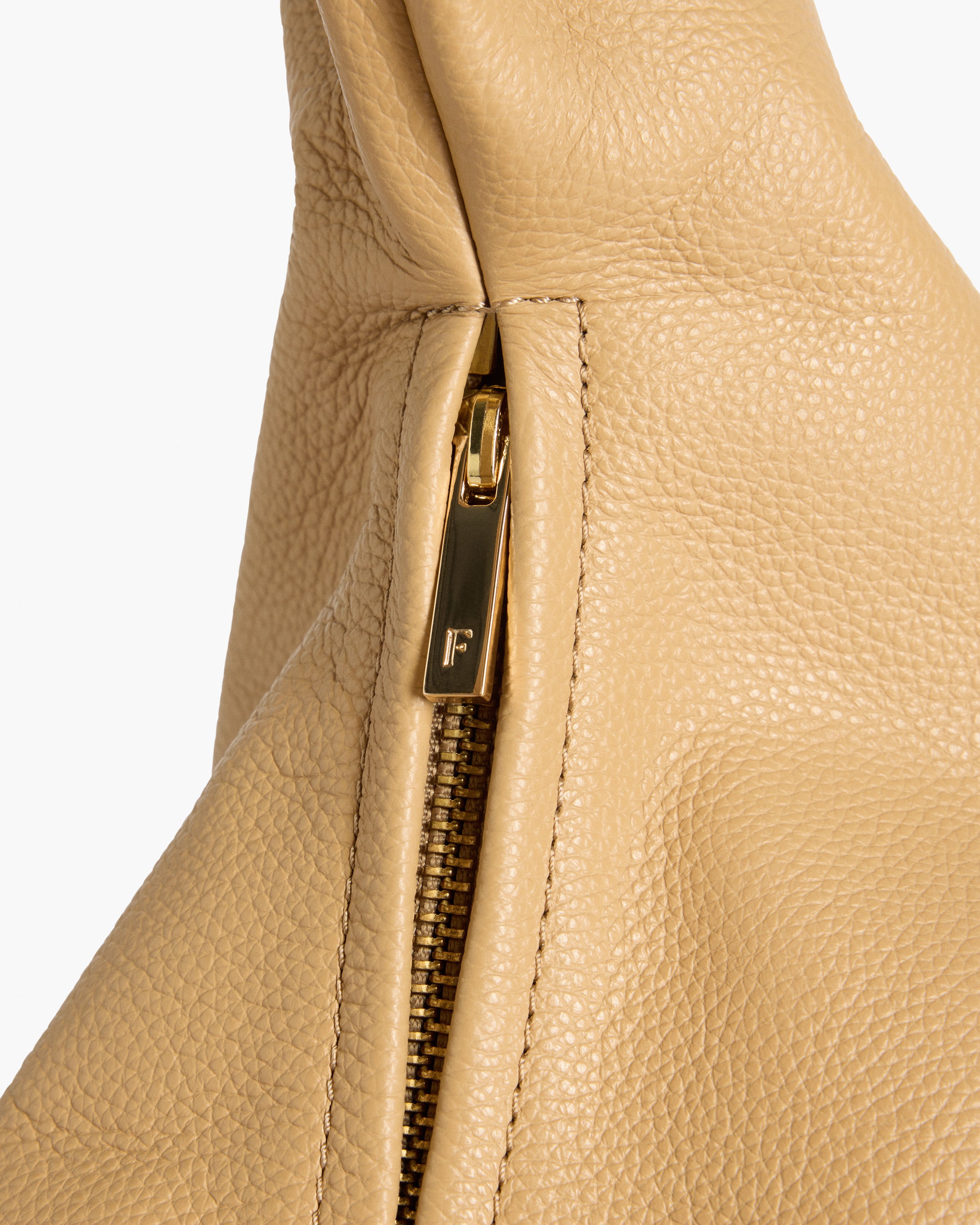Alva Shoulder Bag in Sand Suede