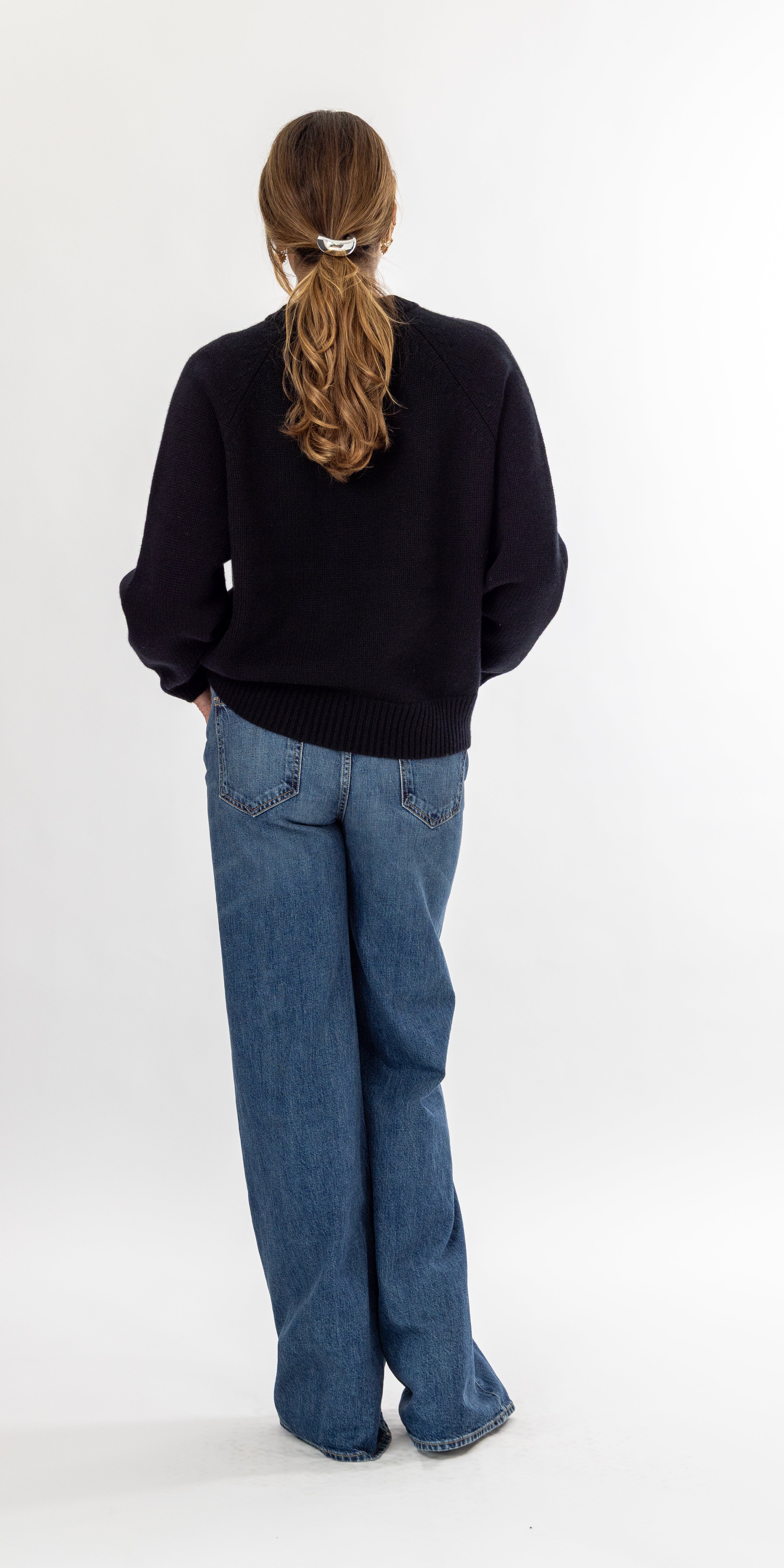 Allude Cashmere Crew Neck in Black - Final Piece, Size L