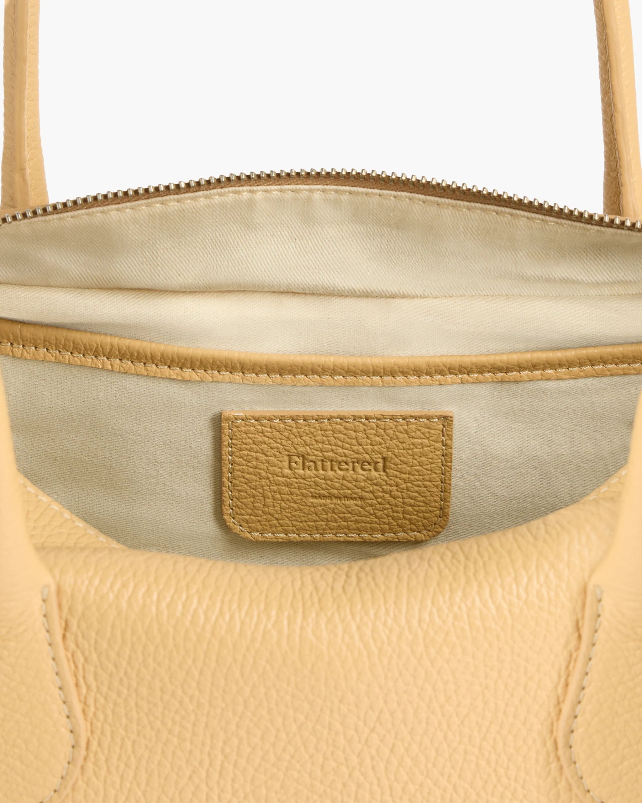 Leia Shoulder Bag in Grained Leather Biscotti