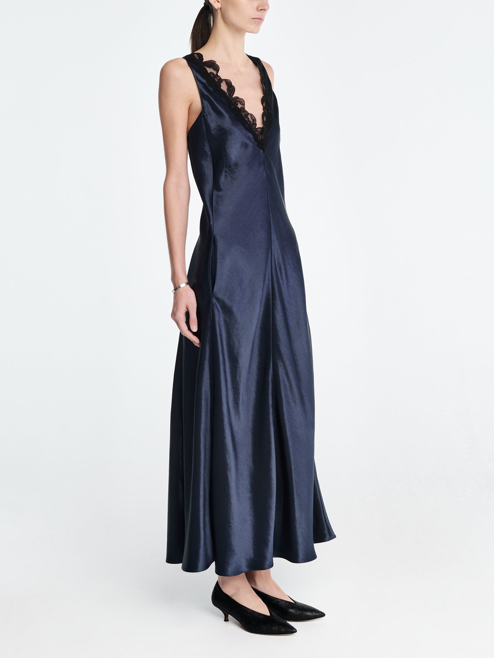 Lace V-Neck Dress in Black/Navy