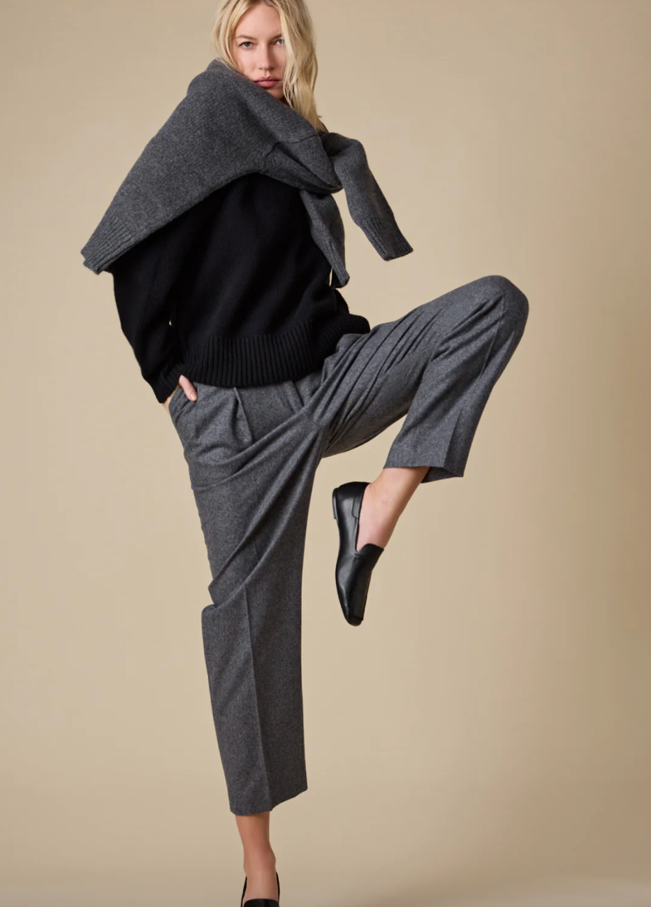 The Cashmere Signature Crew in Black