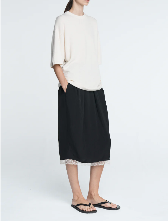 Lace Tulip Skirt in Black
