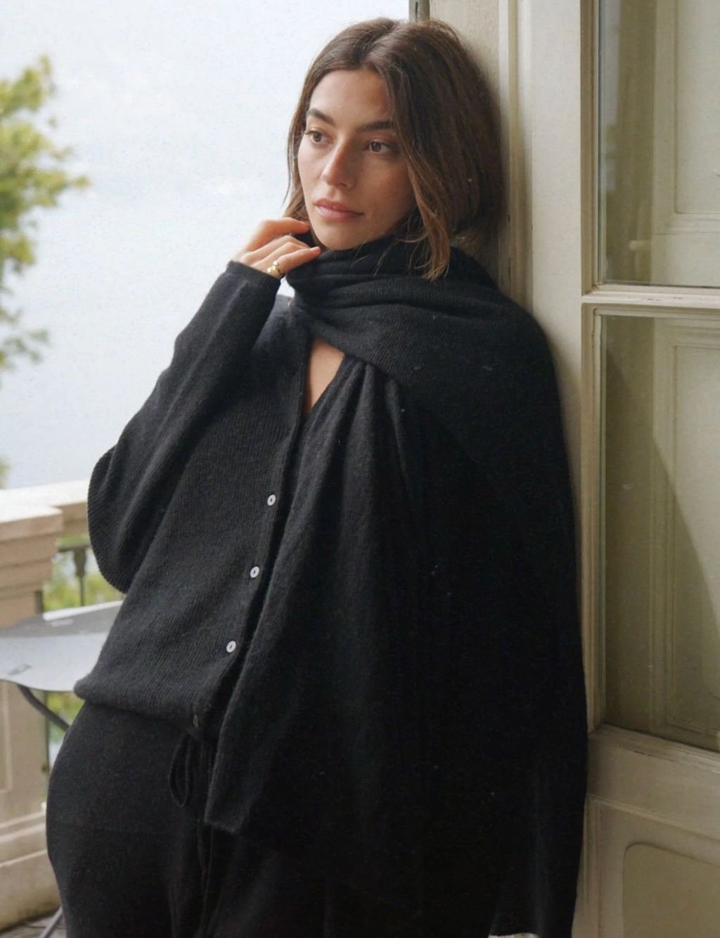 The Mathilda Cashmere Scarf in Noir