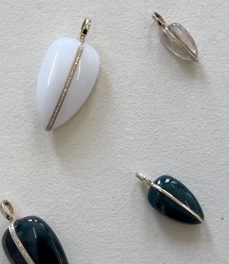 Large Pebble Pendant in Moss Agate
