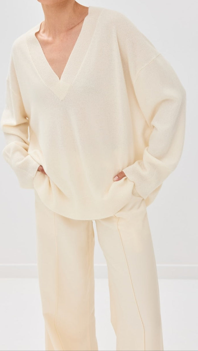 Nylah Cashmere Boyfriend V-Neck in Gardenia