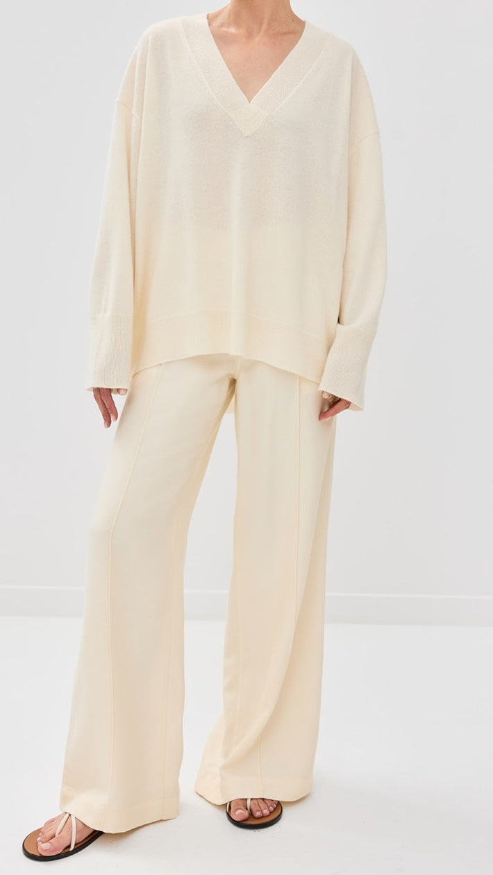 Nylah Cashmere Boyfriend V-Neck in Gardenia