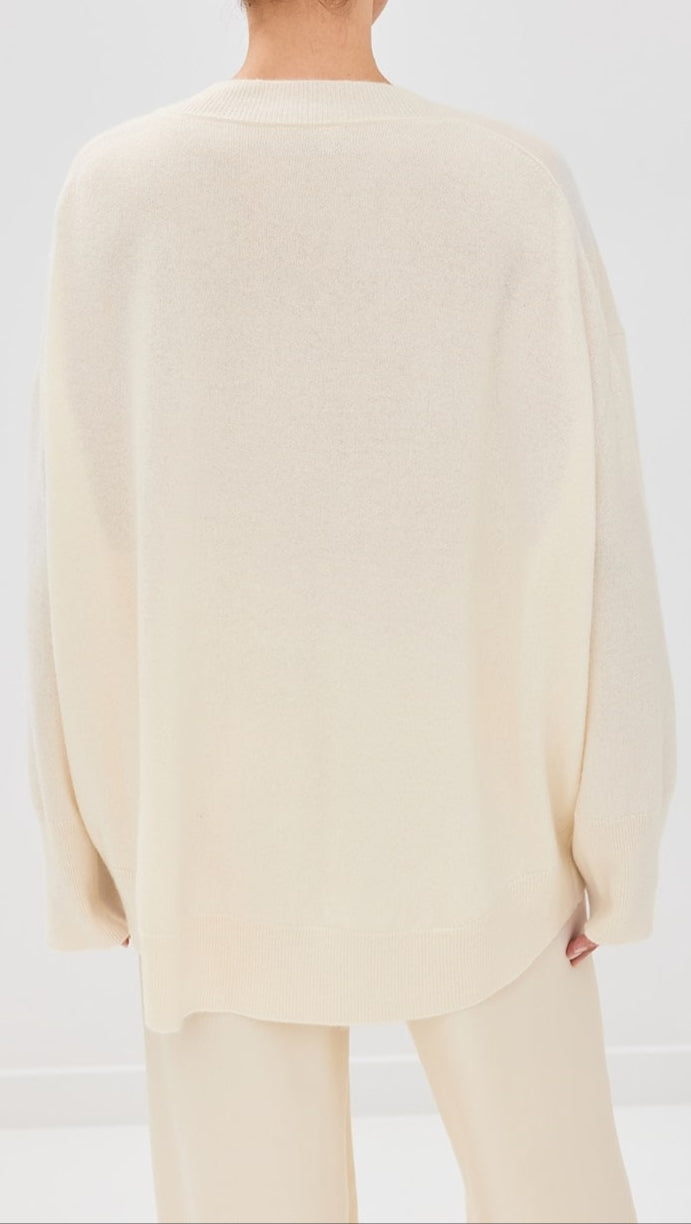 Nylah Cashmere Boyfriend V-Neck in Gardenia