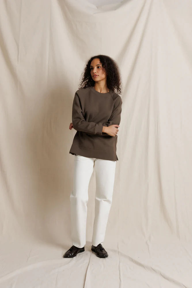 Sevilla Raglan Sweatshirt in Dark Olive